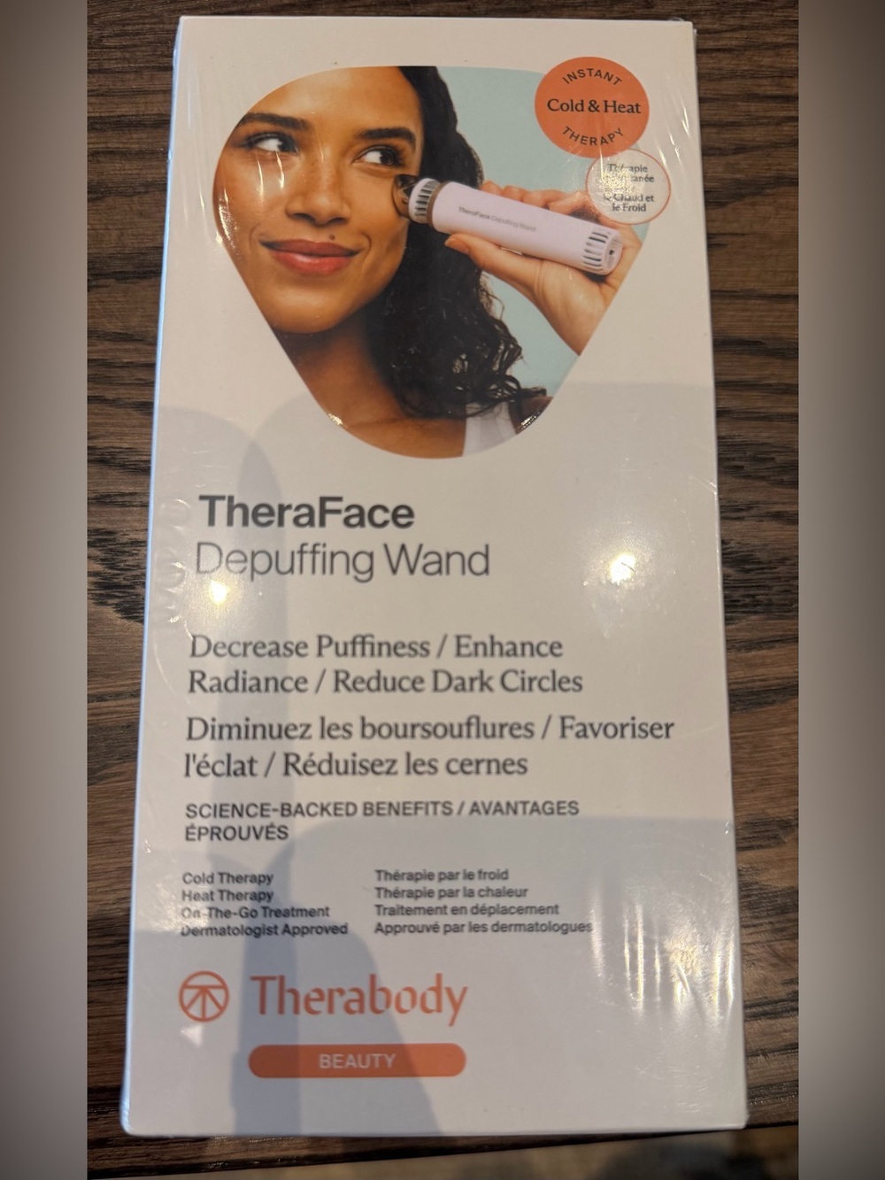 Therabody TheraFace Depuffing Wand – White with Light Blue Accent